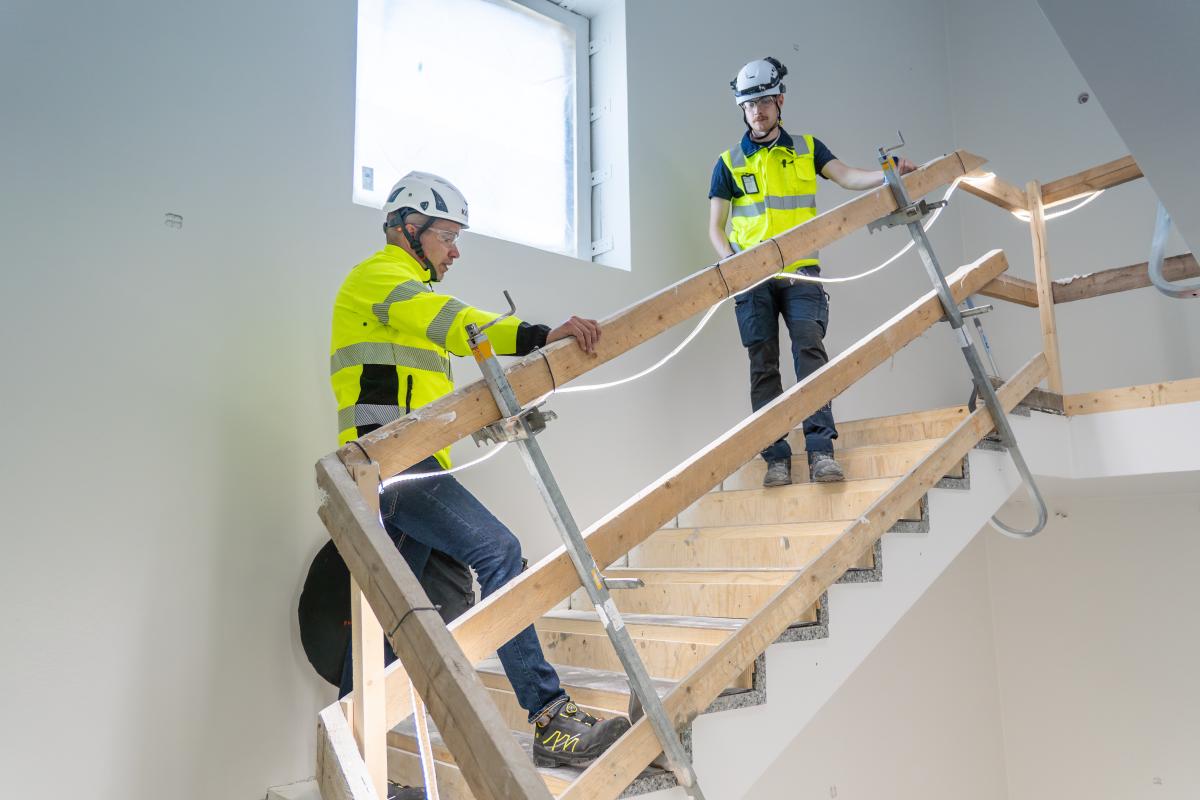 Suojakaide rakennustyömaalla.