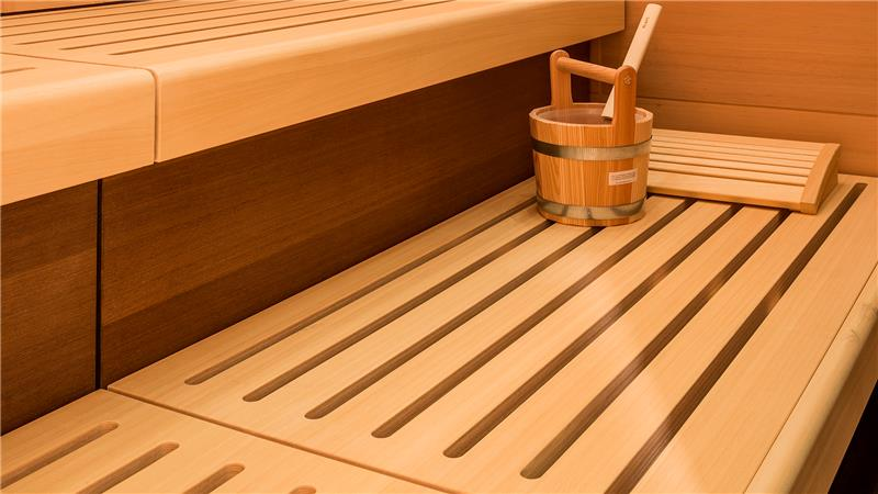 Saunakiulu lauteilla.