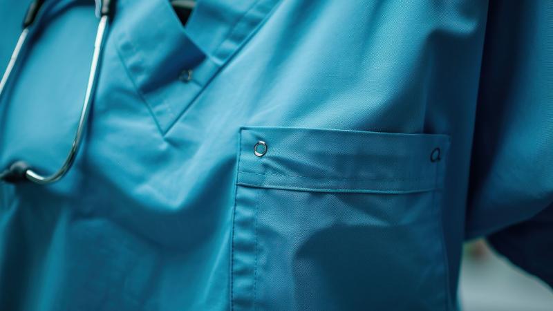 Sjuksköterskeskjorta.