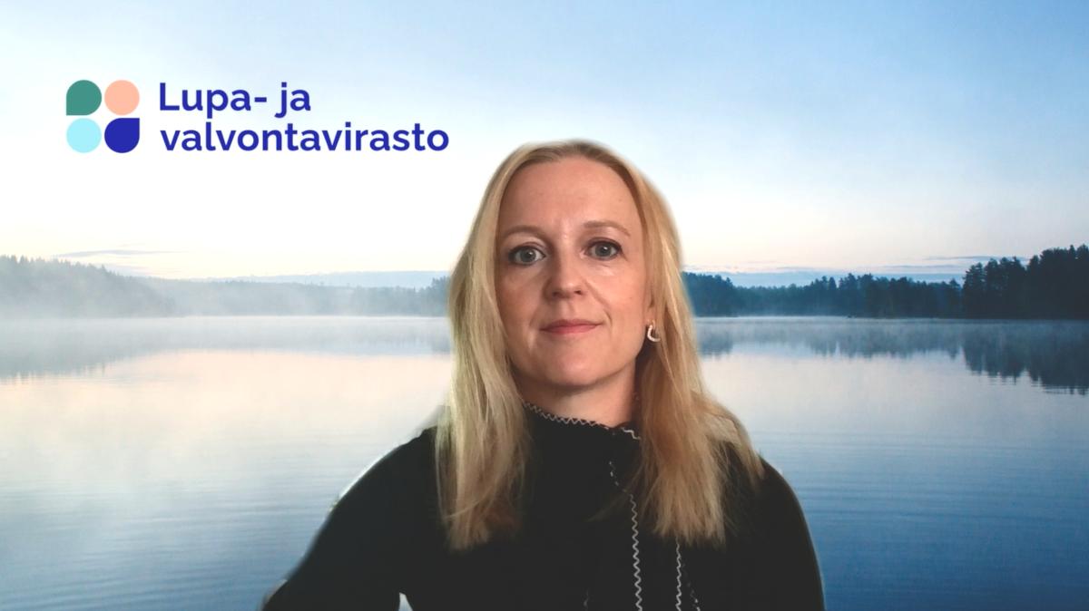 Kuvassa on näyttökuva henkilöstä, joka puhee webinaarissa.